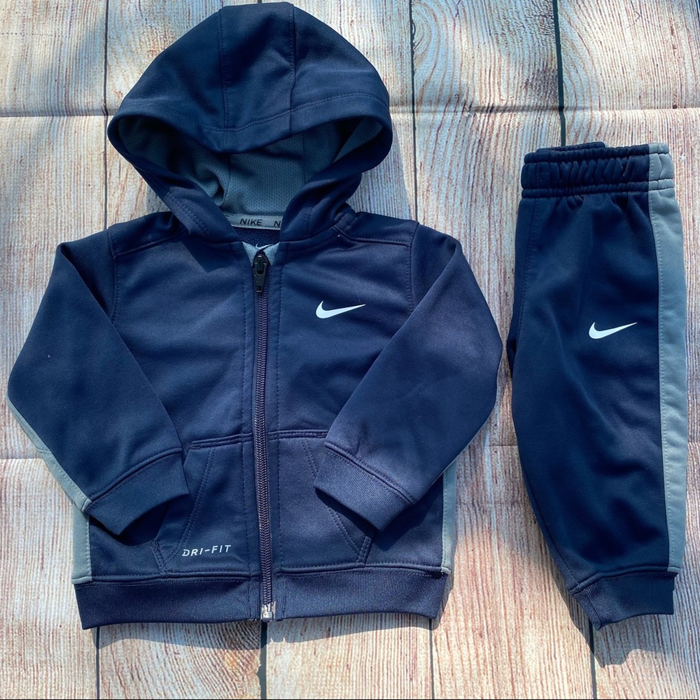Nike Infant Boy’s Jogging Suit Size 6-9 Months